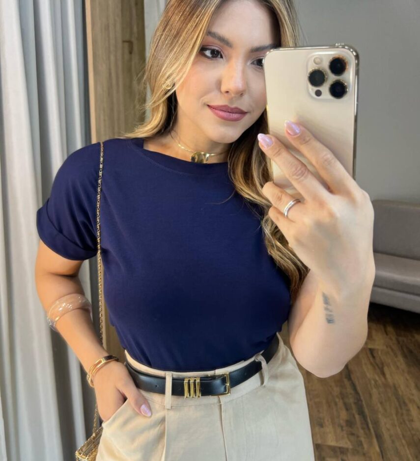 Blusa Feminina Ruby com Detalhe na Manga Azul Marinho - Fernanda Ramos Store