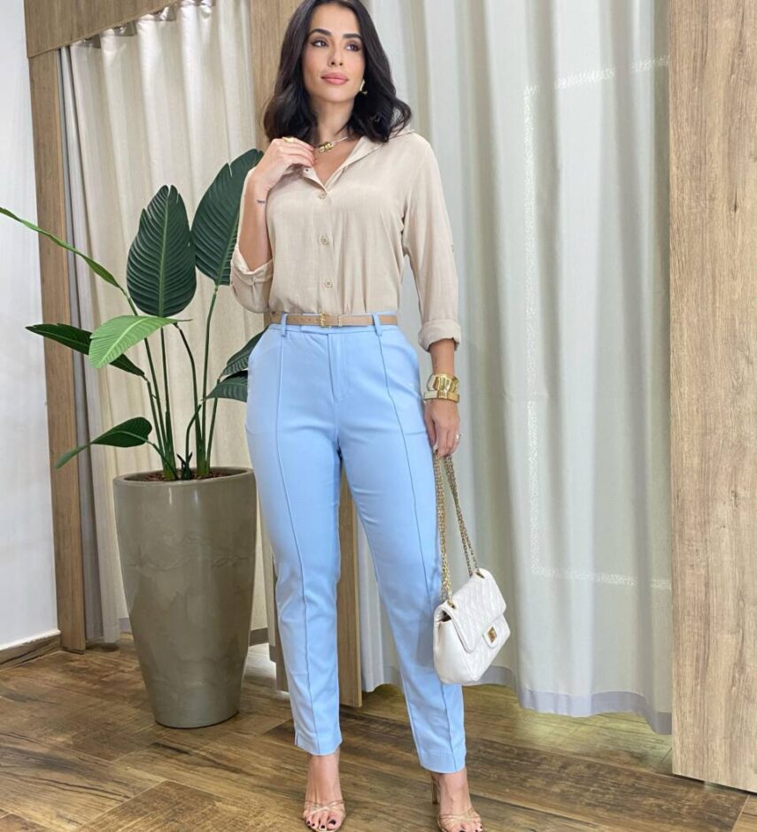 Calça Feminina Alfaiataria Ayla Azul Bebê com Bolsos - Fernanda Ramos Store