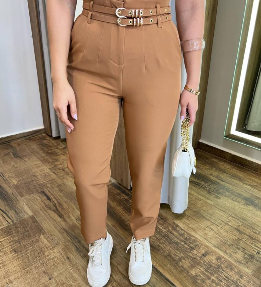 Calça Feminina Fernanda Alfaiataria Caramelo com Cinto Duplo - Fernanda Ramos Store