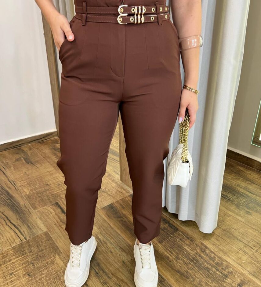 Calça Feminina Fernanda Alfaiataria Marrom com Cinto Duplo - Fernanda Ramos Store