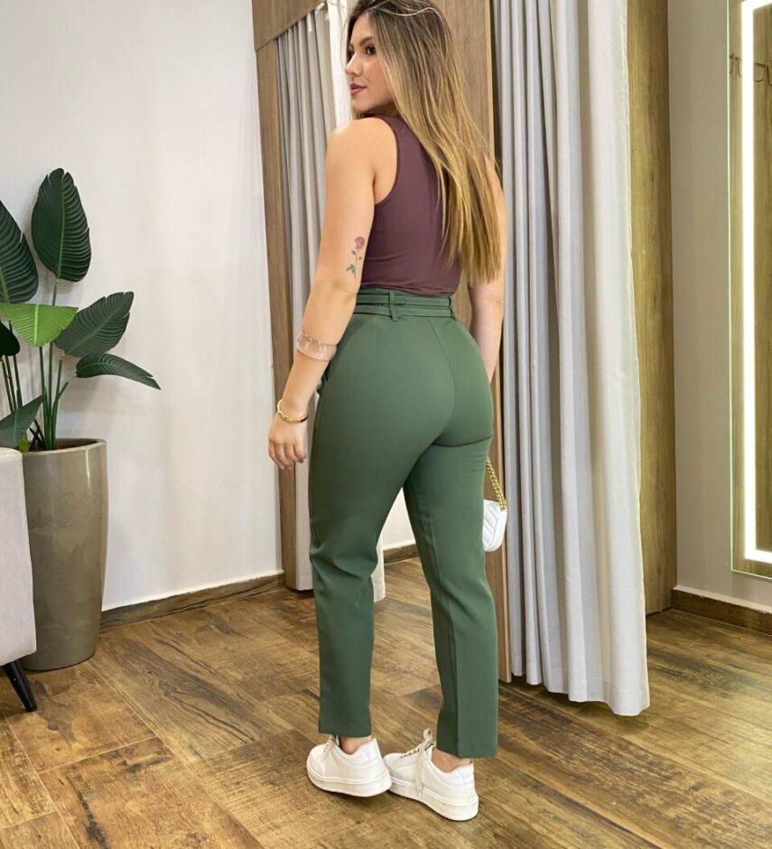 Calça Feminina Fernanda Alfaiataria Verde Militar com Cinto Duplo - Fernanda Ramos Store