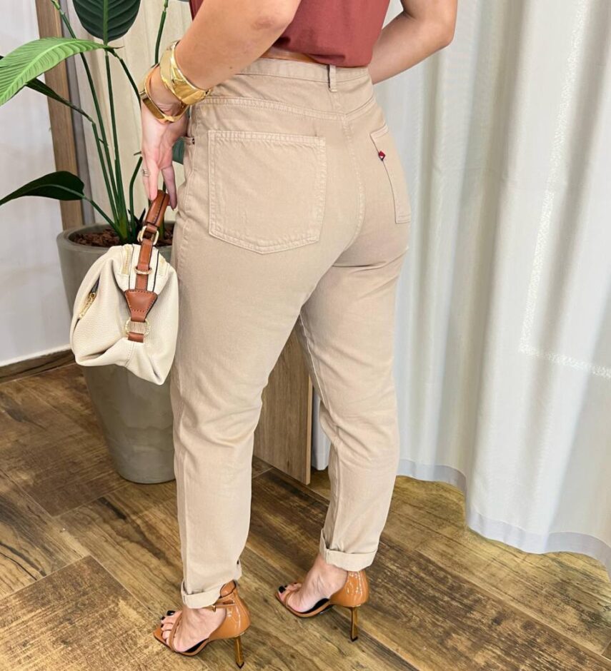 Calça Feminina Mom Sarja com Cinto Nude - Fernanda Ramos Store