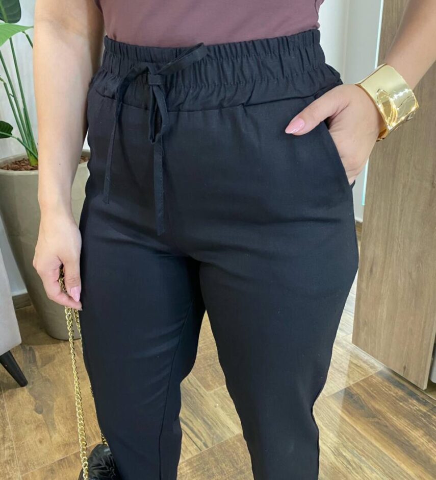 Calça Feminina Viscolinho Soraia com Bolsos e Detalhe Barra Preta - Fernanda Ramos Store