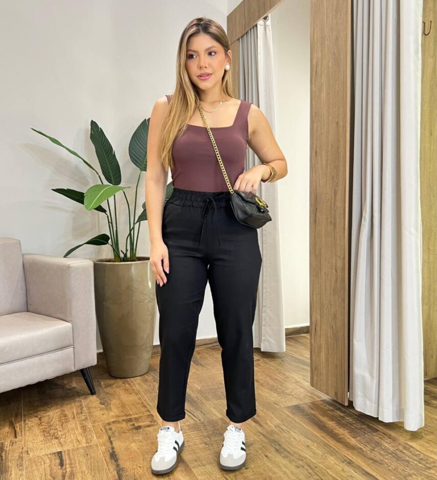 Calça Feminina Viscolinho Soraia com Bolsos e Detalhe Barra Preta - Fernanda Ramos Store