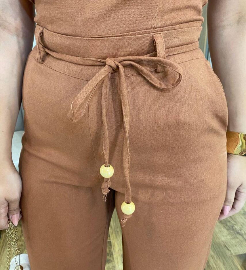 Conjunto Gabriela Cropped com Bojo Detalhe na Alça e Calça Caramelo - Fernanda Ramos Store