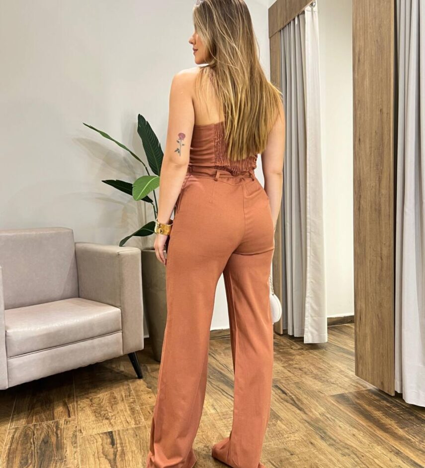 Conjunto Gabriela Cropped com Bojo Detalhe na Alça e Calça Caramelo - Fernanda Ramos Store