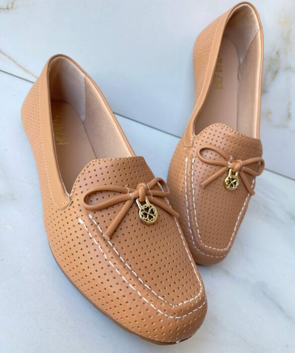 Mocassim Feminino Bico com Textura e Laço Caramelo - Fernanda Ramos Store