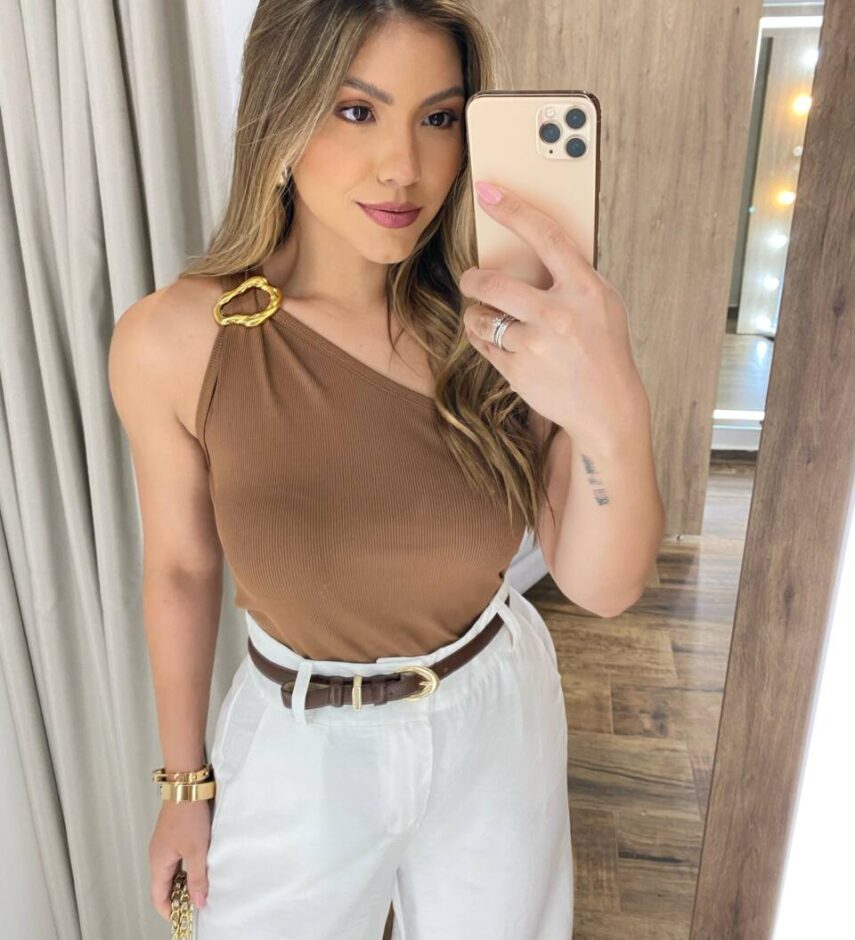 Regata Feminina Canelada Isis Nula Manga com Argola Chocolate - Fernanda Ramos Store