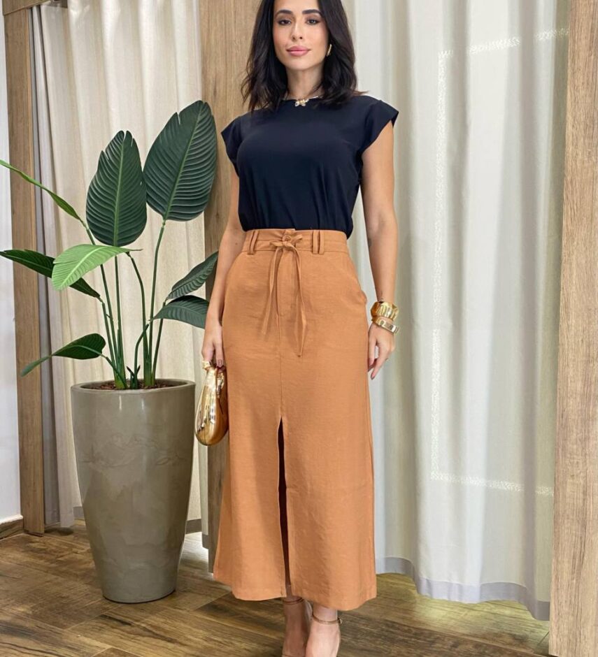 Saia Midi Feminina Alfaiataria Elisa Fenda Frontal Caramelo - Fernanda Ramos Store