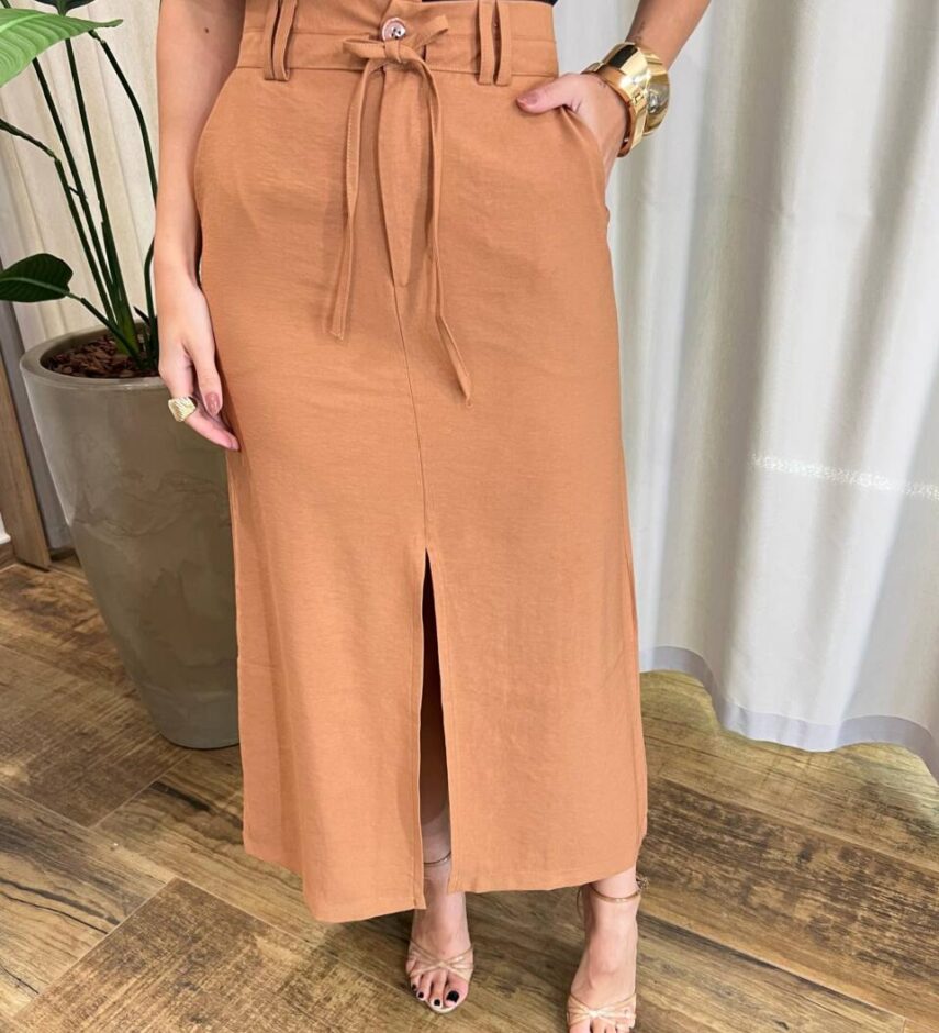 Saia Midi Feminina Alfaiataria Elisa Fenda Frontal Caramelo - Fernanda Ramos Store