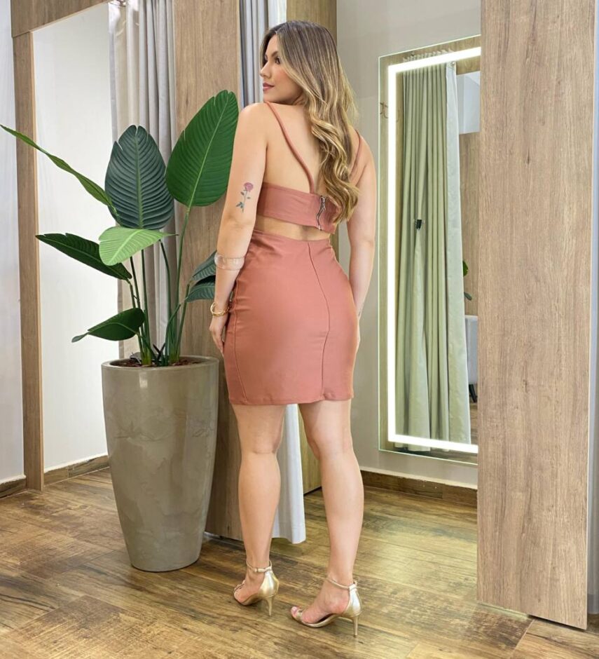 Vestido Feminino Curto com Bojo Alça Fina Detalhe nas Costas Marrom - Fernanda Ramos Store