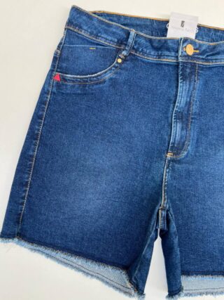 Bermuda Feminina Jeans Plus Resort com Barra Desfiada - Fernanda Ramos Store
