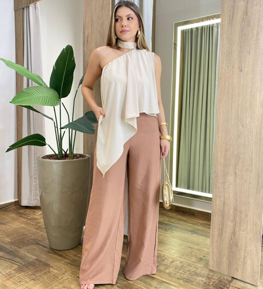 Blusa Crepe Elisa Assimétrica e Amarração no Pescoço Nude - Fernanda Ramos Store