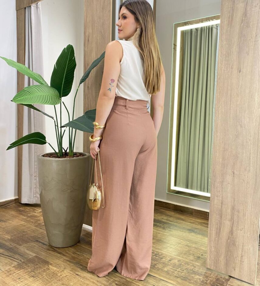 Blusa Crepe Elisa Assimétrica e Amarração no Pescoço Nude - Fernanda Ramos Store
