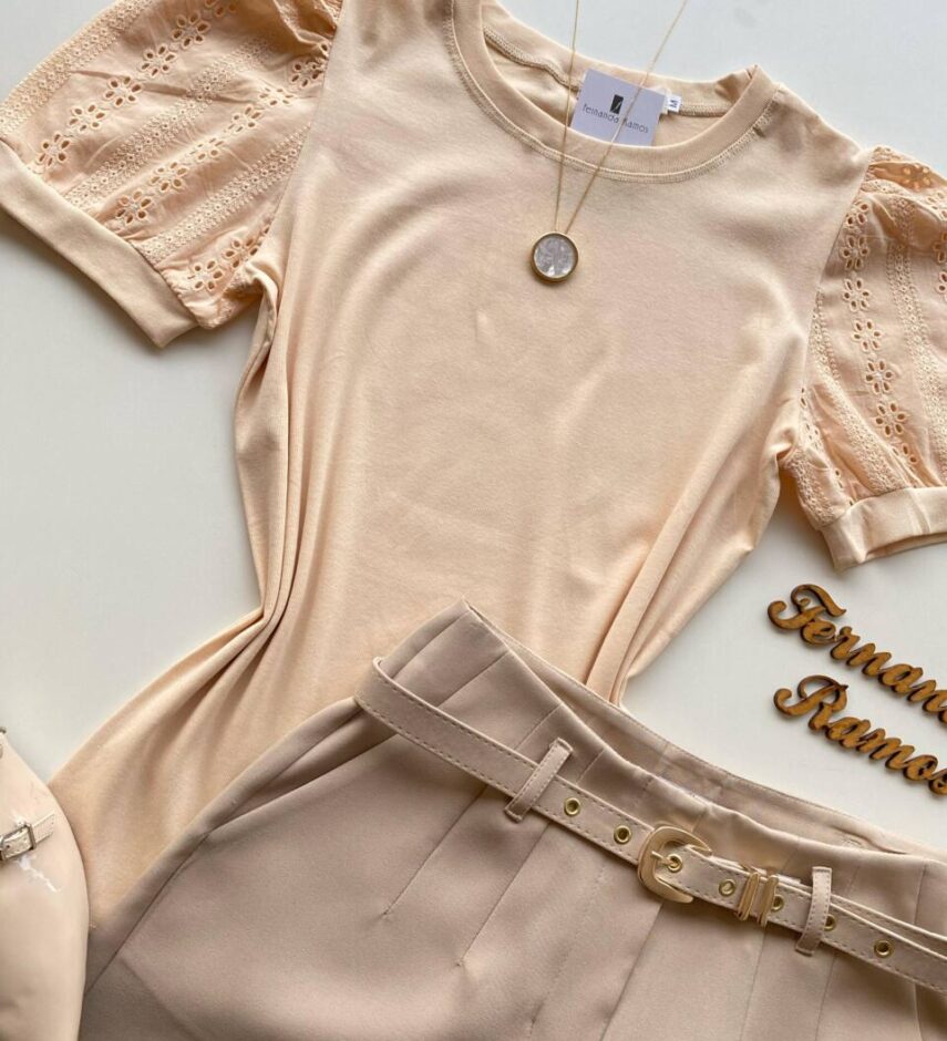 Blusa Feminina Manga Curta com Detalhes em Laise Bege - Fernanda Ramos Store