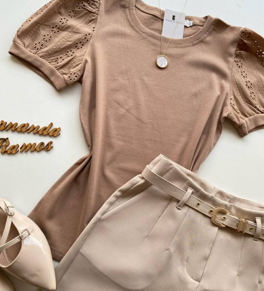 Blusa Feminina Manga Curta com Detalhes em Laise Chocolate - Fernanda Ramos Store