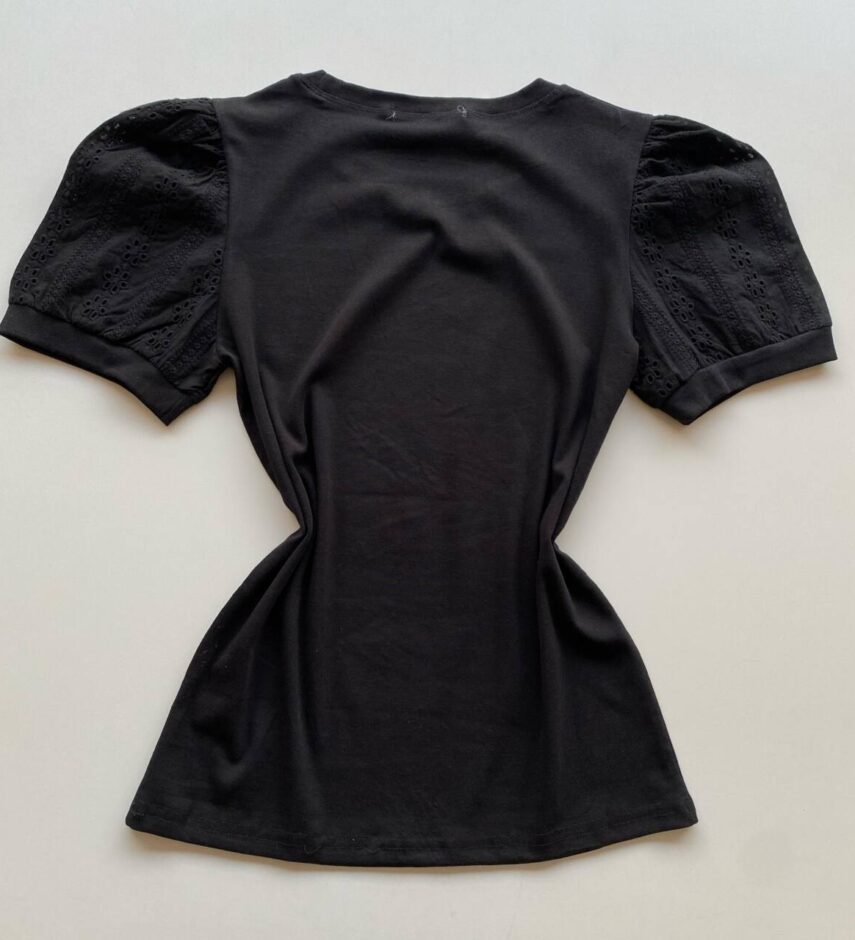 Blusa Feminina Manga Curta com Detalhes em Laise Preta - Fernanda Ramos Store
