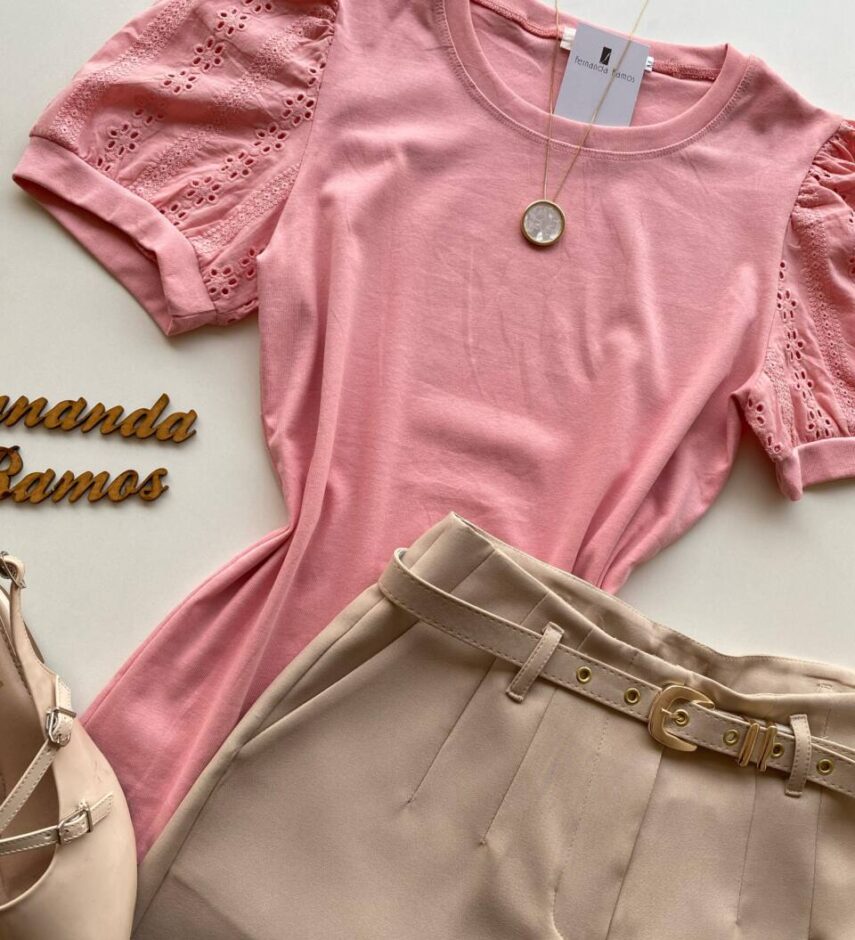 Blusa Feminina Manga Curta com Detalhes em Laise Rosa - Fernanda Ramos Store