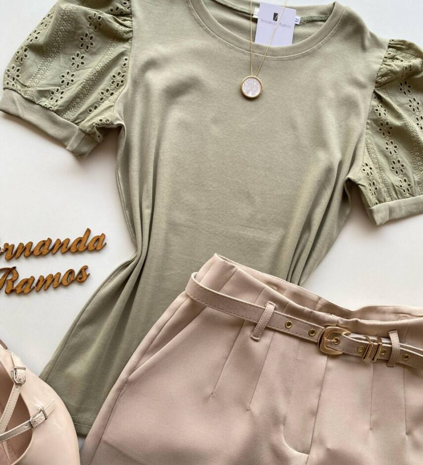 Blusa Feminina Manga Curta com Detalhes em Laise Verde Oliva - Fernanda Ramos Store