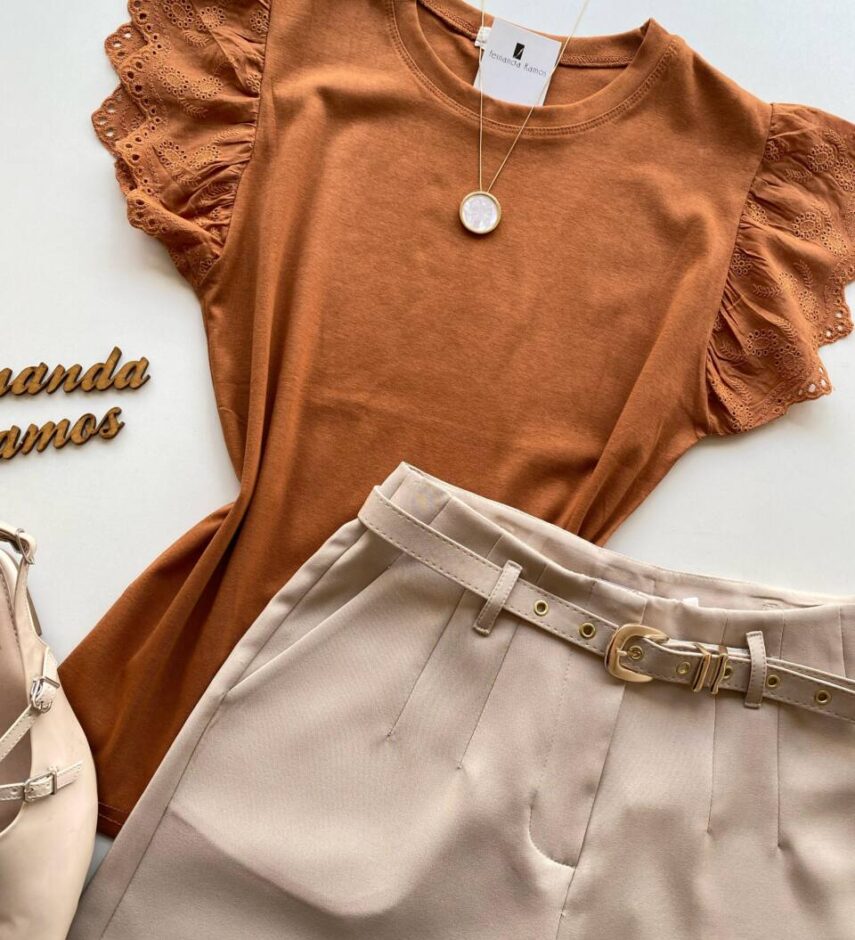 Blusa Feminina Tee Muscle com Detalhes Bordado Caramelo - Fernanda Ramos Store
