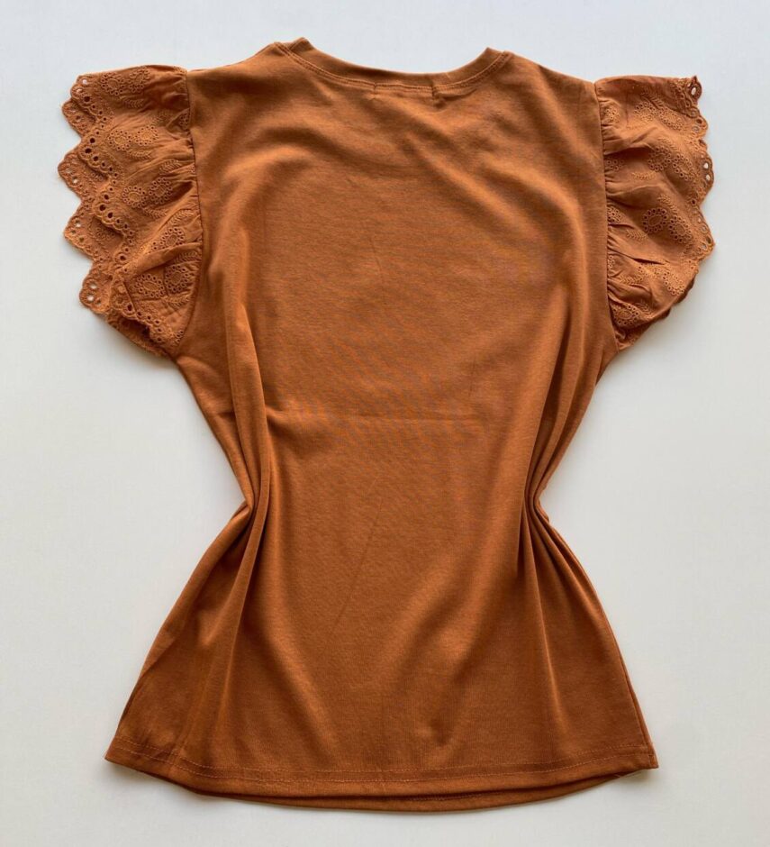 Blusa Feminina Tee Muscle com Detalhes Bordado Caramelo - Fernanda Ramos Store