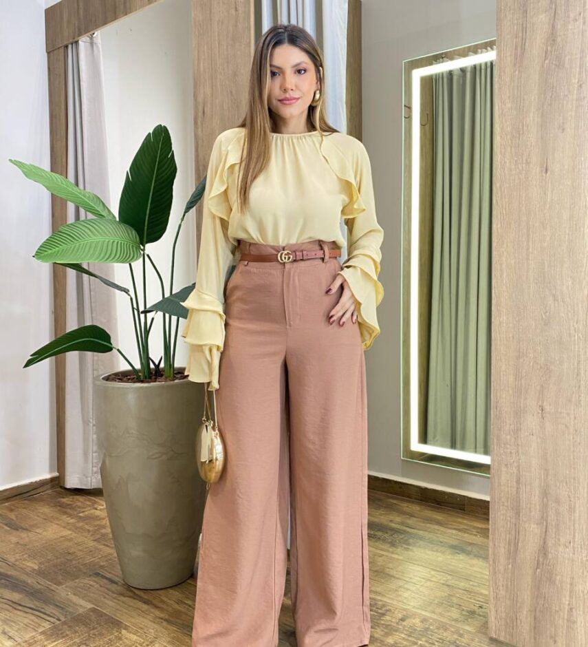 Blusa Manga Longa Hope com Manga Ampla e Babados Marfim - Fernanda Ramos Store