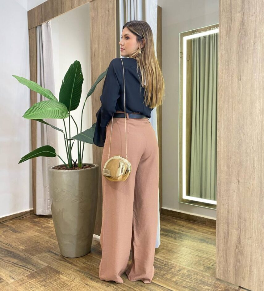 Blusa Manga Longa Hope com Manga Ampla e Babados Preta - Fernanda Ramos Store