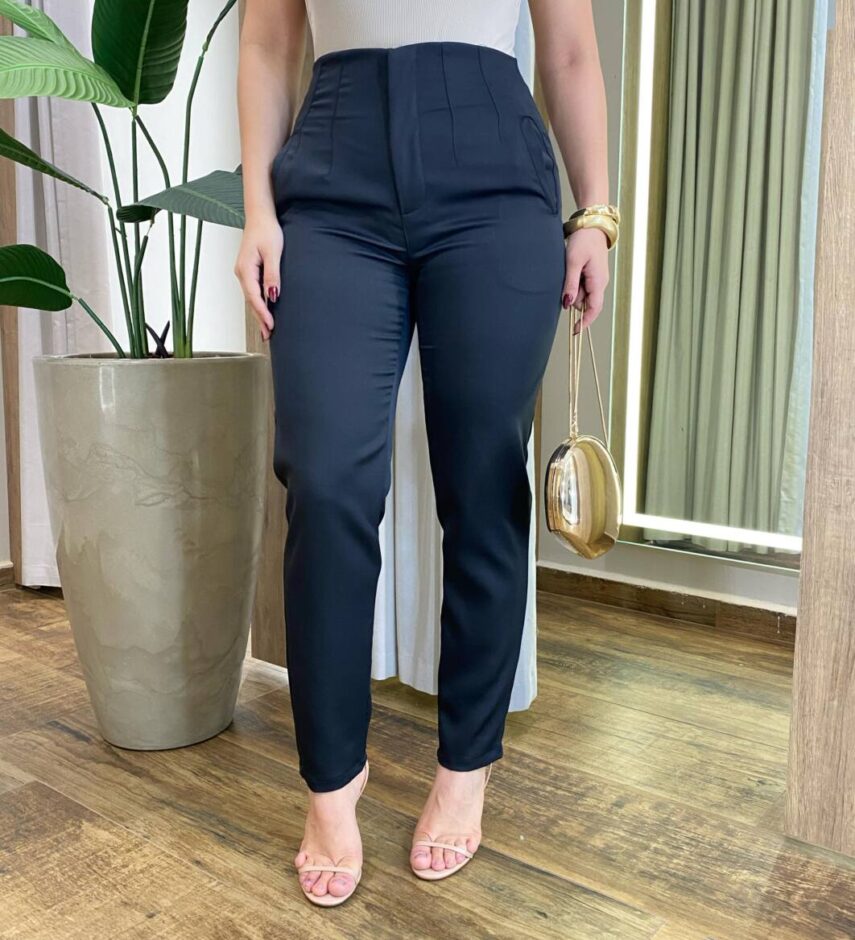 Calça Feminina Alfaiataria Leila com Bolsos Preta - Fernanda Ramos Store