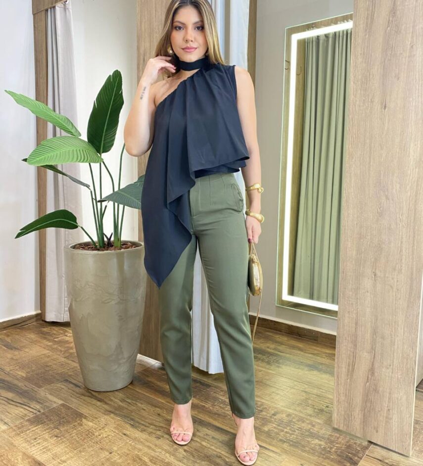 Calça Feminina Alfaiataria Leila com Bolsos Verde Militar - Fernanda Ramos Store