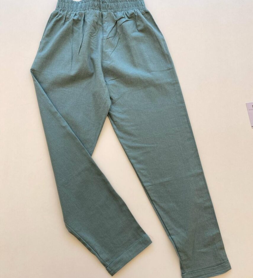 Calça Feminina Viscolinho Soraia com Bolsos e Detalhe Barra Verde - Fernanda Ramos Store