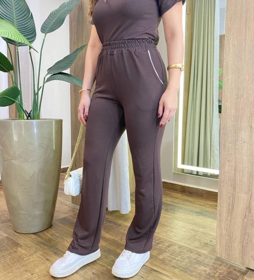 Conjunto Feminino Moletinho Mia Blusa Manga Curta e Calça Marrom - Fernanda Ramos Store