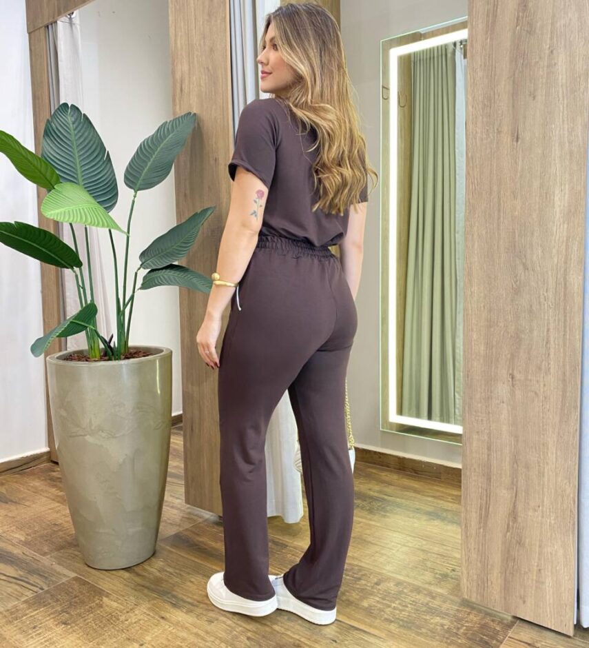 Conjunto Feminino Moletinho Mia Blusa Manga Curta e Calça Marrom - Fernanda Ramos Store