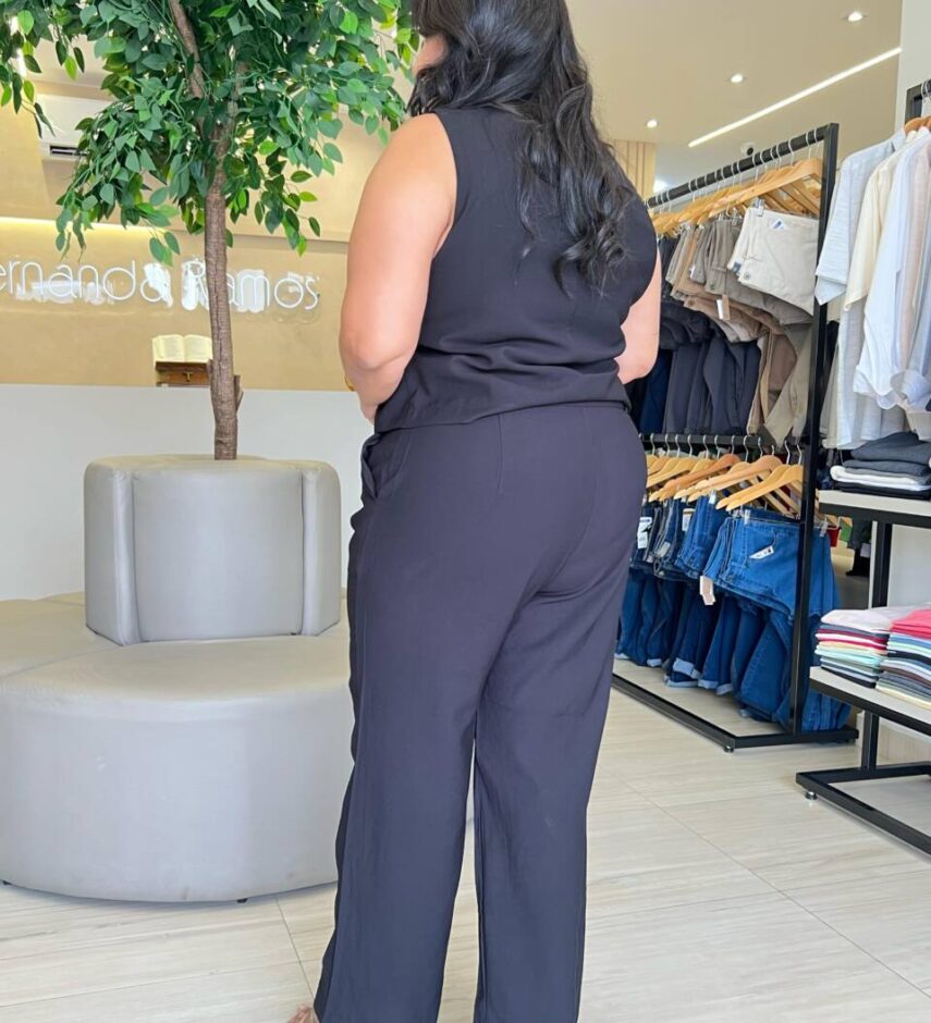 Conjunto Feminino Plus Alfaiaria Colete e Calça Preta - Fernanda Ramos Store