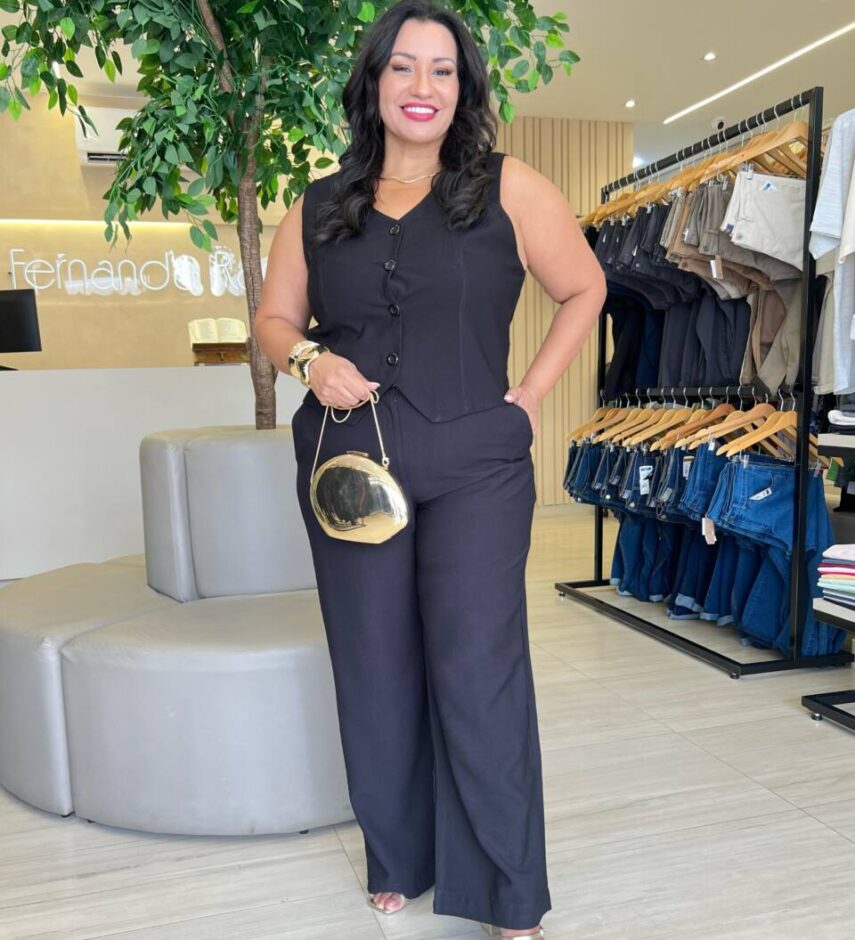Conjunto Feminino Plus Alfaiaria Colete e Calça Preta - Fernanda Ramos Store