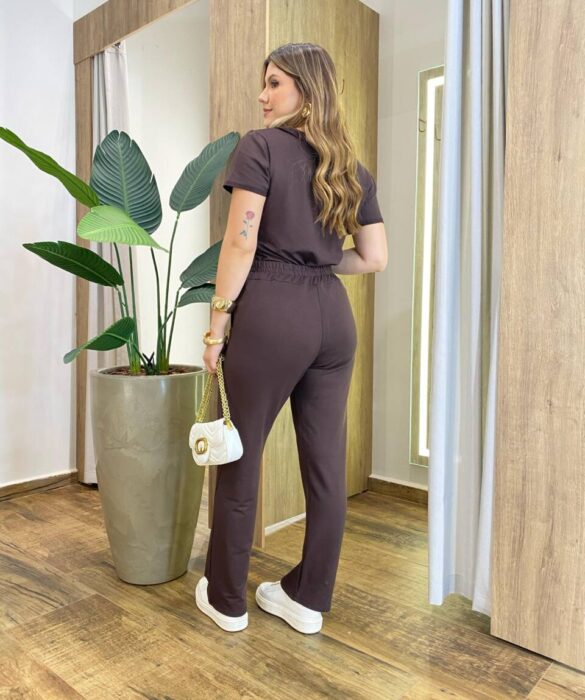 Conjunto Moletinho Alicia Blusa Manga Curta Gola V e Calça Marrom - Fernanda Ramos Store