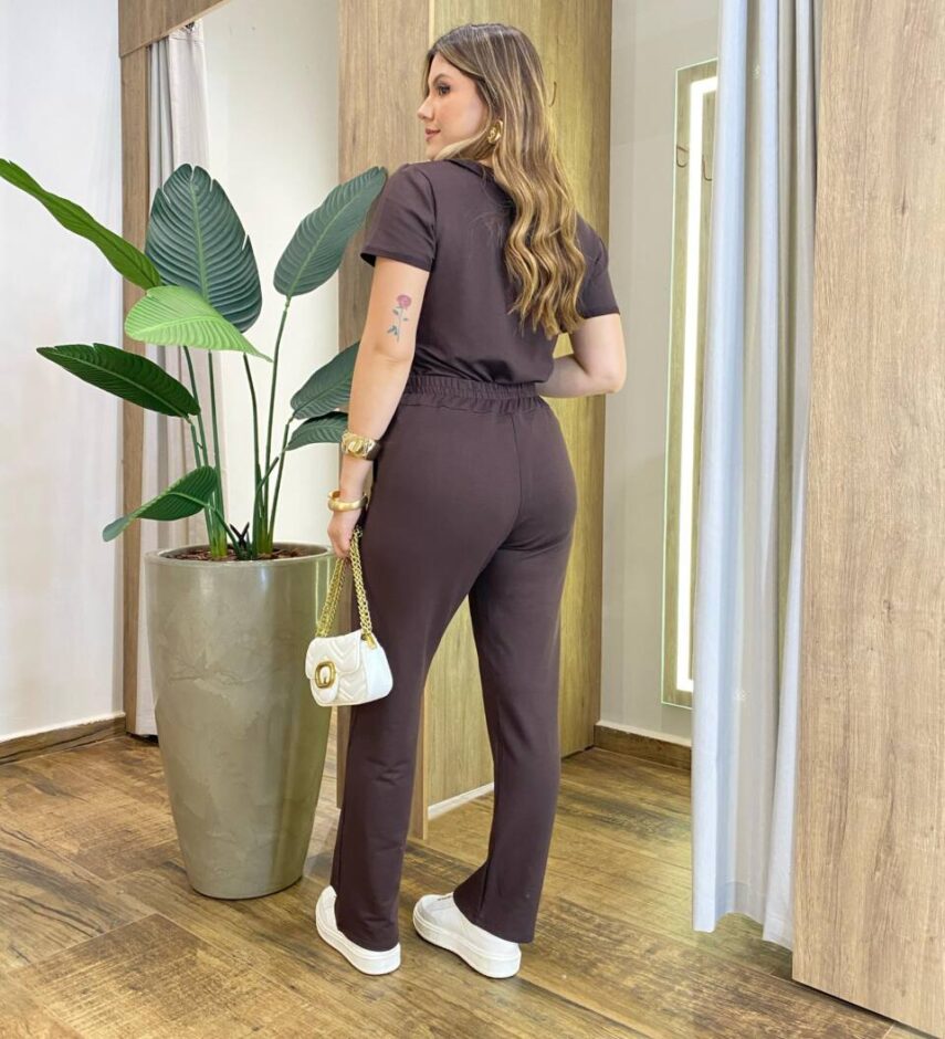 Conjunto Moletinho Plus Alicia Blusa Manga Curta e Calça Marrom - Fernanda Ramos Store