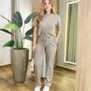 Conjunto Moletinho Vania Blusa Manga Curta e Calça Bege - Fernanda Ramos Store