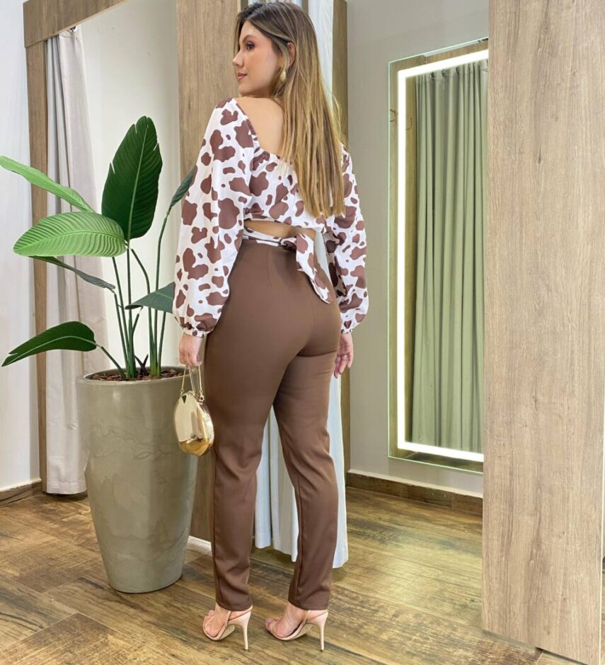 Cropped Feminino com Bojo Manga Longa Detalhes e Amarração Nude - Fernanda Ramos Store