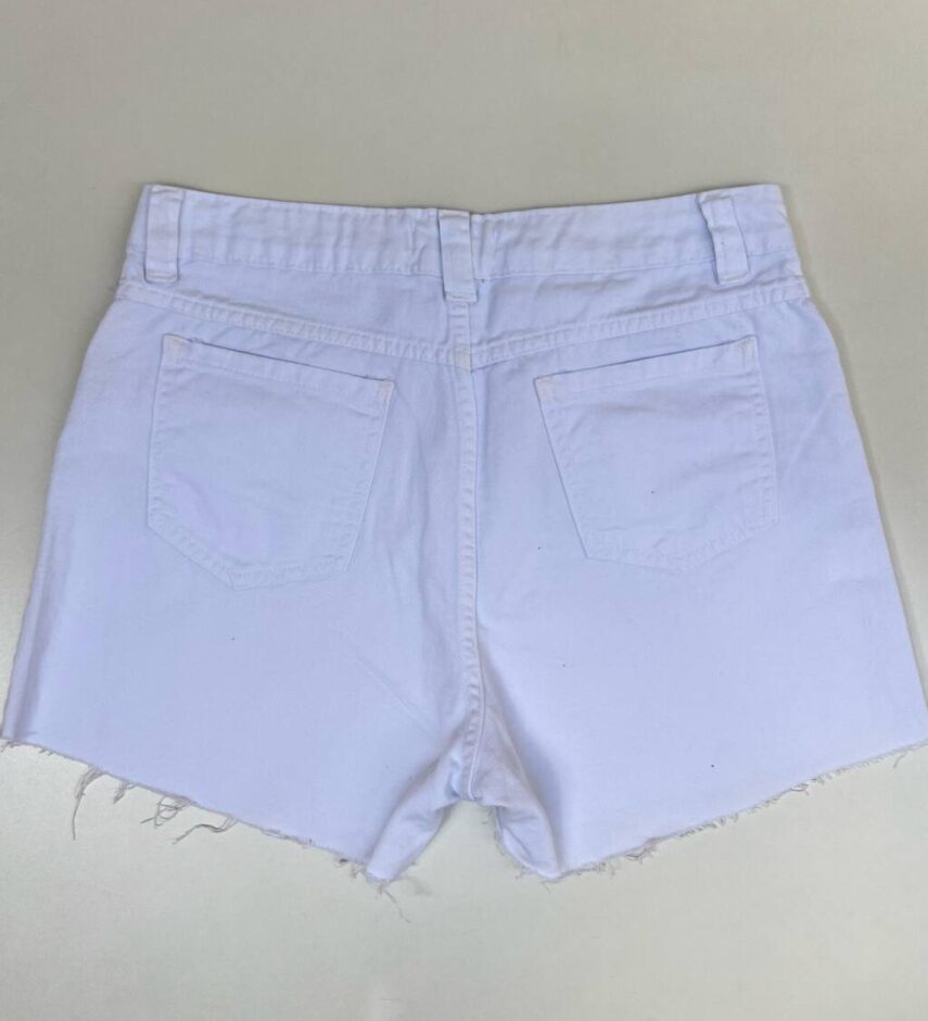 Short Feminino Jeans Branco Desfiado na Barra - Fernanda Ramos Store