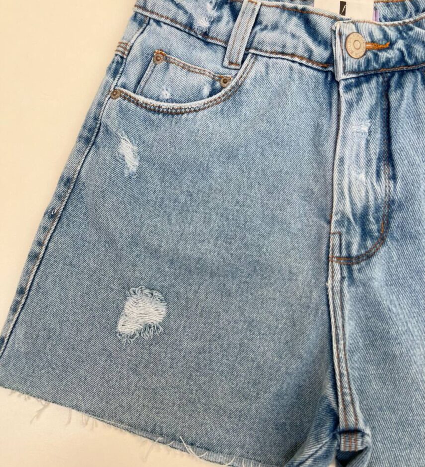 Short Feminino Jeans Claro Detalhes em Destroyed - Fernanda Ramos Store