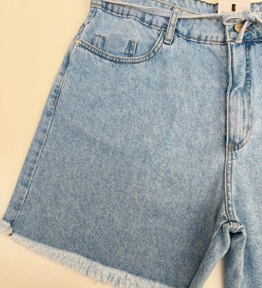Short Feminino Plus Jeans com Amarração e Barra Desfiada - Fernanda Ramos Store