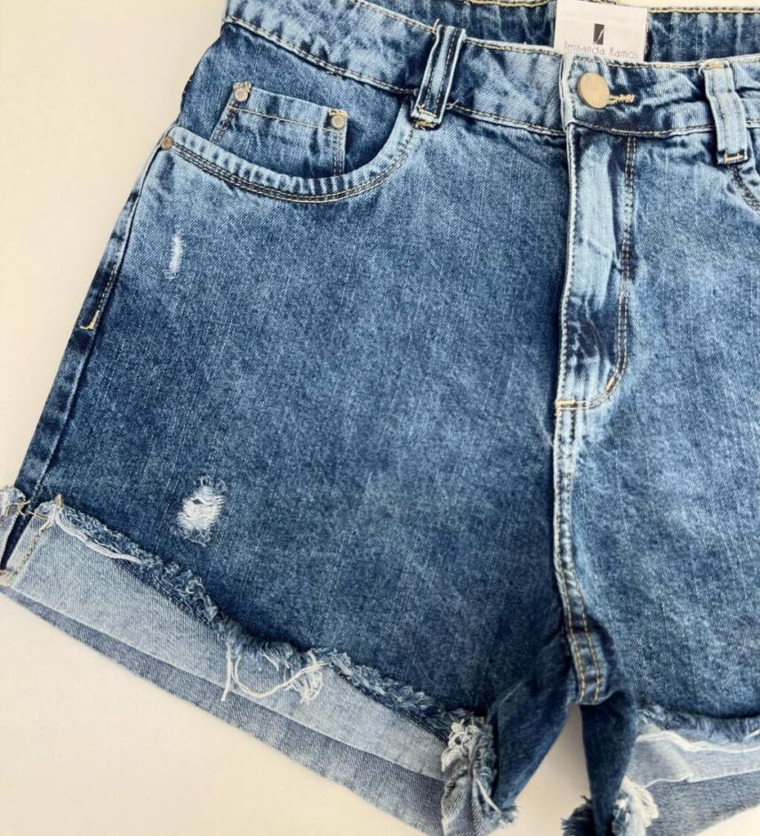 Short Feminino Jeans Detalhe da Barra Dobrada e Desfiada - Fernanda Ramos Store