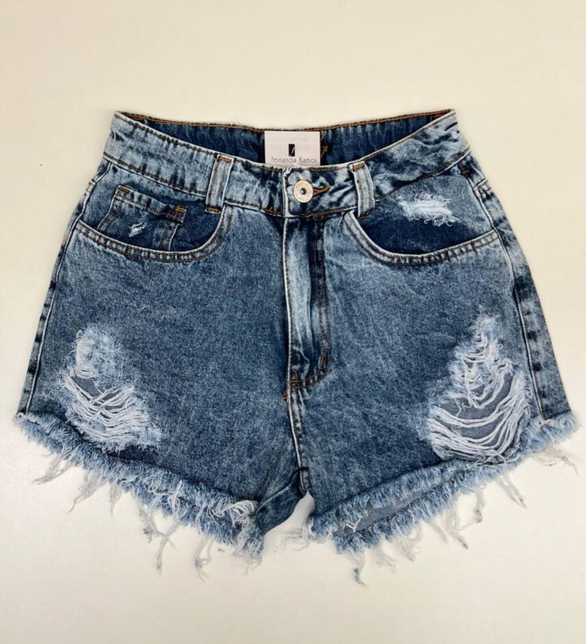 Short Feminino Jeans Marmorizado Destroyed e Barra Desfiada - Fernanda Ramos Store
