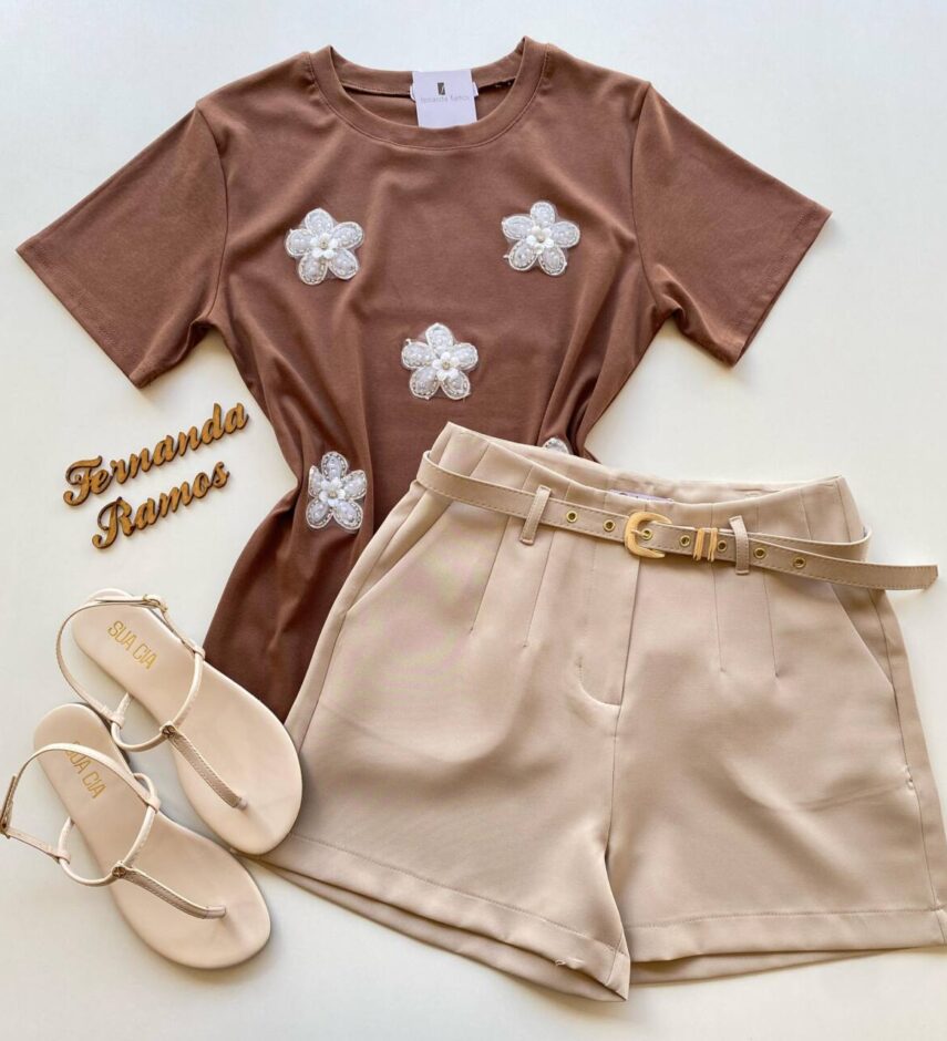 T-shirt Feminina Manga Curta Marsha Bordada com Pedrarias Marrom - Fernanda Ramos Store