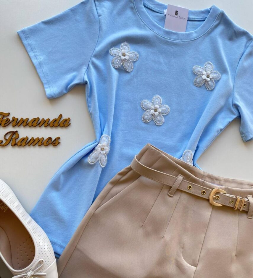 T-shirt Feminina Manga Curta Marsha Bordada com Pedrarias Azul - Fernanda Ramos Store