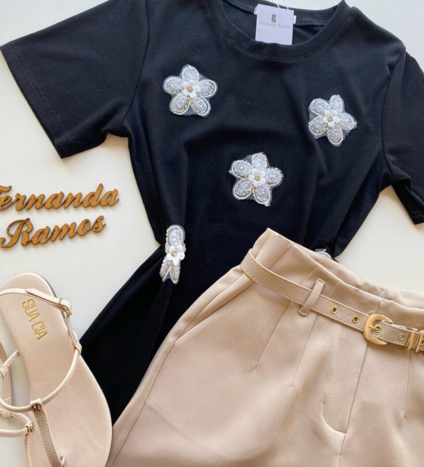 T-shirt Feminina Manga Curta Marsha Bordada com Pedrarias Preta - Fernanda Ramos Store