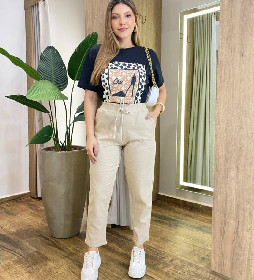 T-shirt Feminina Manga Curta Plus Estampada Chic Preta - Fernanda Ramos Store