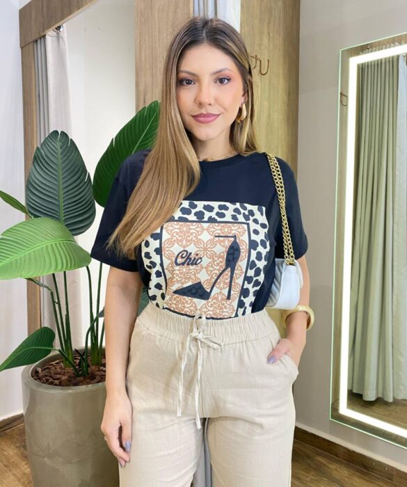 T-shirt Feminina Manga Curta Plus Estampada Chic Preta - Fernanda Ramos Store