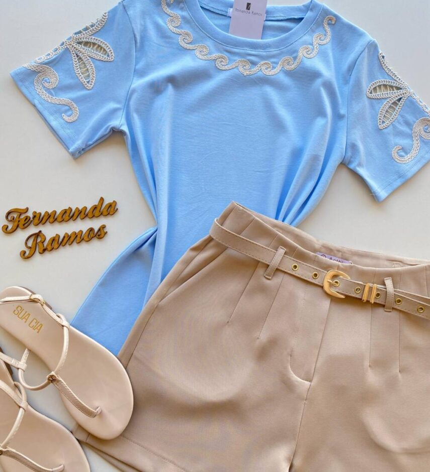 T-shirt Feminina Sandy Manga Curta com Detalhes Bordados Azul - Fernanda Ramos Store