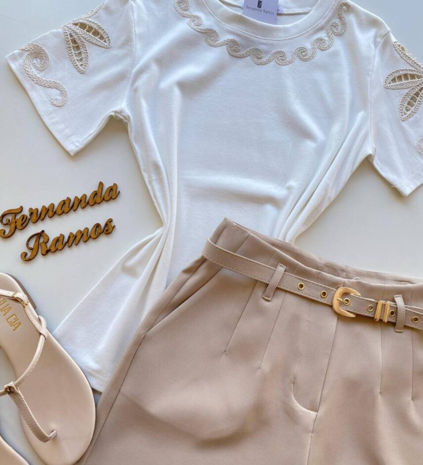 T-shirt Feminina Sandy Manga Curta com Detalhes Bordados Branca - Fernanda Ramos Store